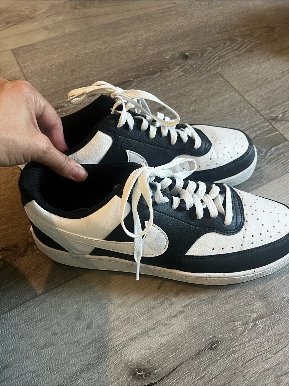 Nike Men’s Black and White Low-Top Sneakers - Classic Swoosh court Low